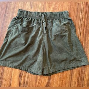 Mountain Hardwear short
